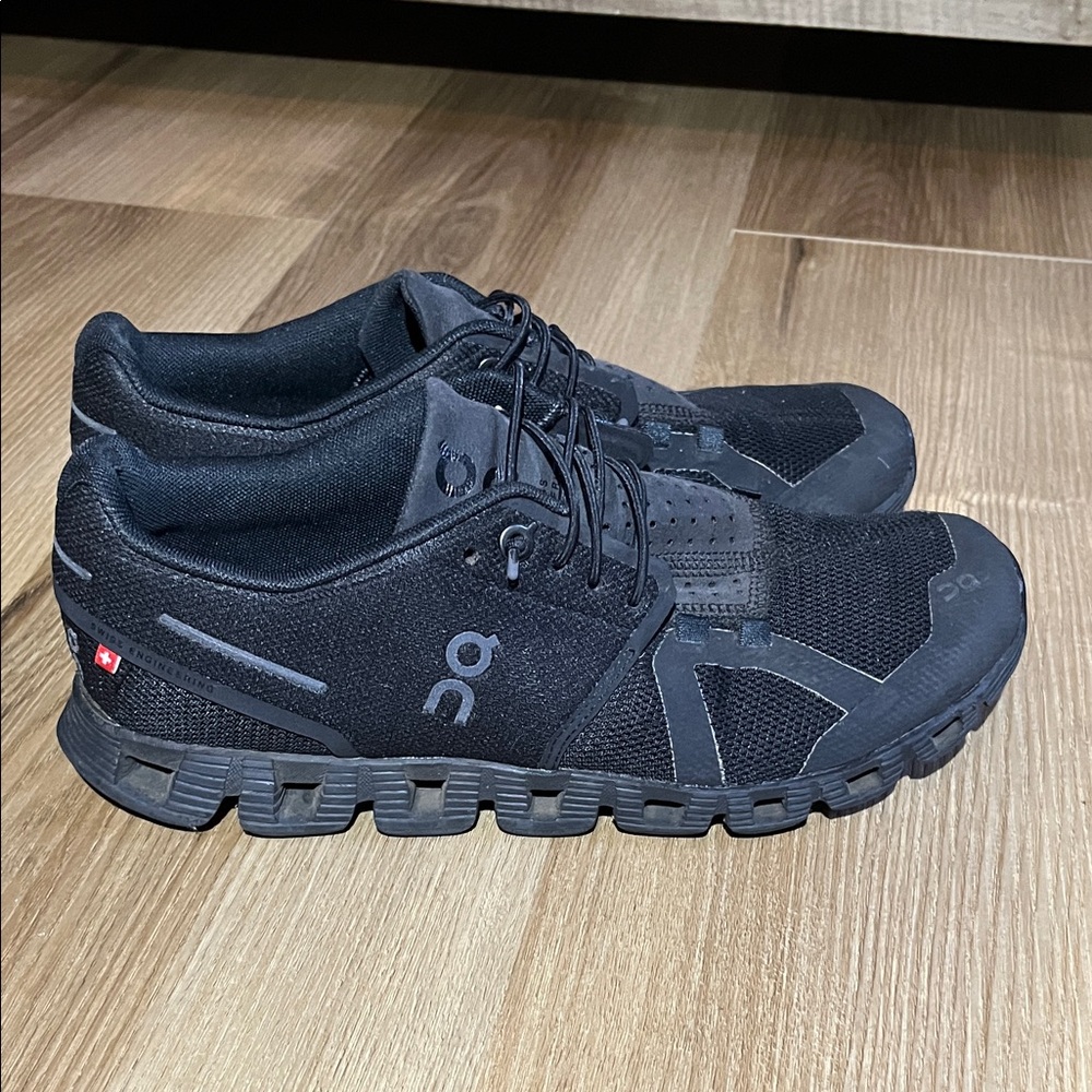 On Cloud Women's Sneakers Size 8